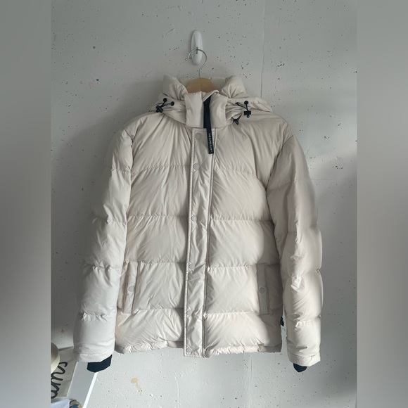 Aritzia Super Puff in Matte Pearl - Picture 1 of 10